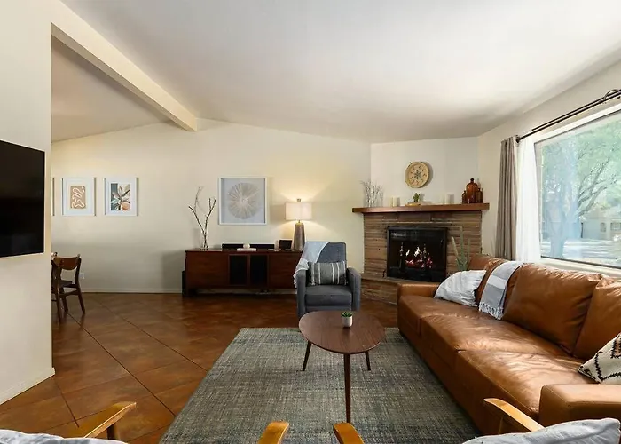 Stylish Mid-century Oasis With Pool Сasa de vacaciones Tucson