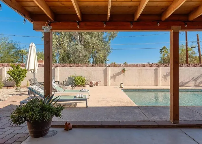 Stylish Mid-century Oasis With Pool Сasa de vacaciones Tucson