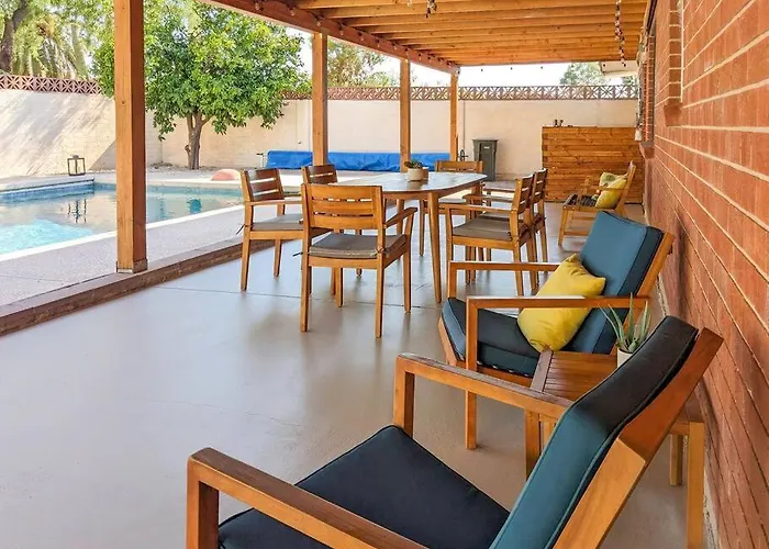 Сasa de vacaciones Stylish Mid-century Oasis With Pool *